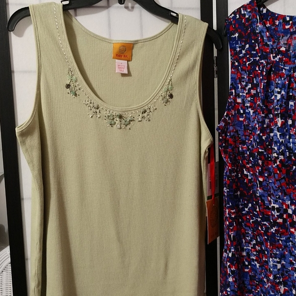 3 Top Bundle sz Large - Picture 2 of 13